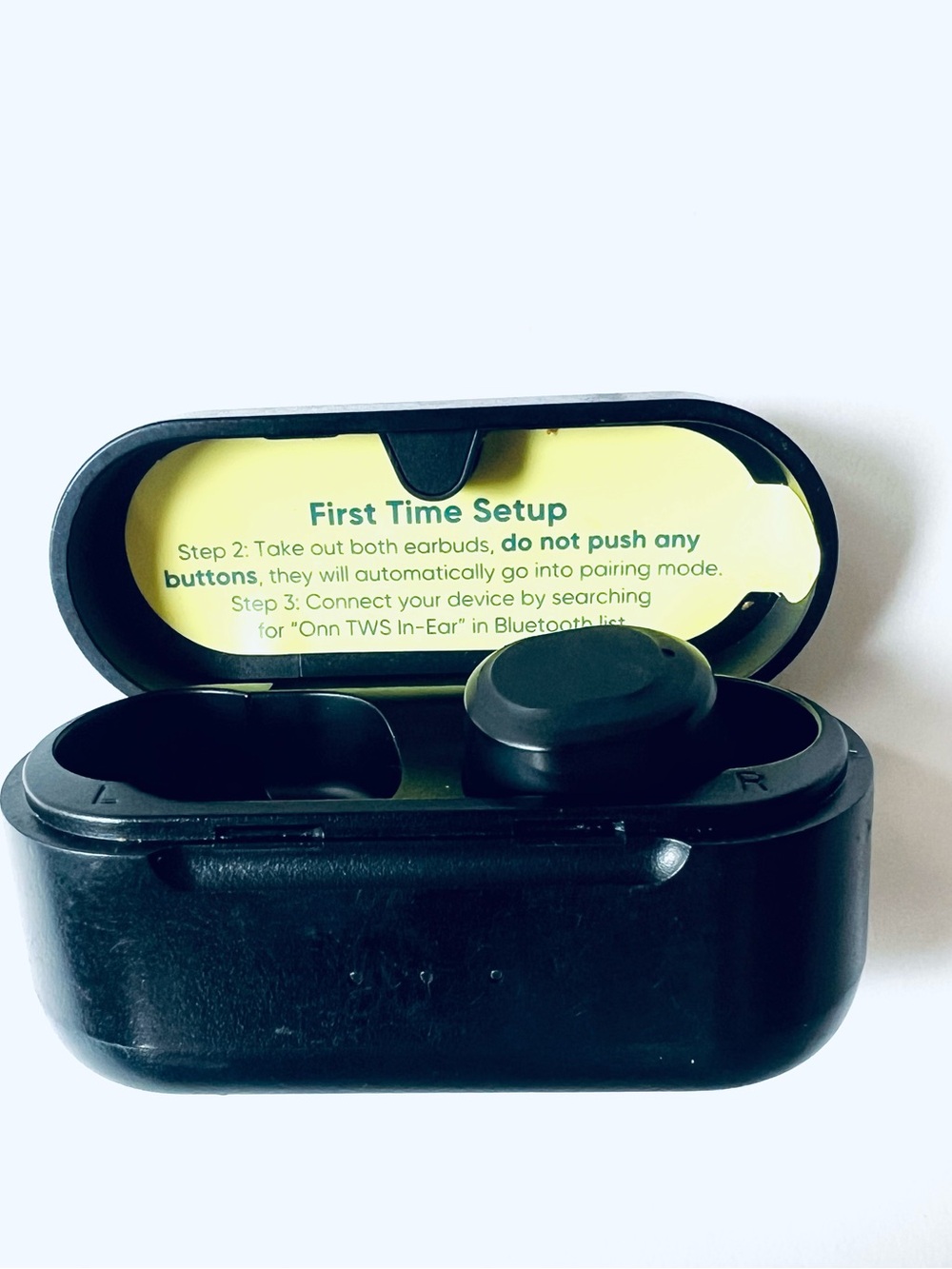 Onn Wireless Earbuds Charging Case with Single Black Earbud in Working Good